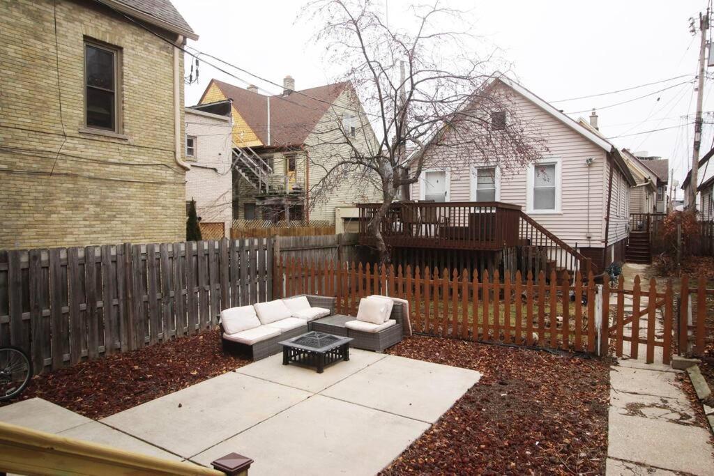 Renovated Brady St. Classic Milwaukee Exterior photo