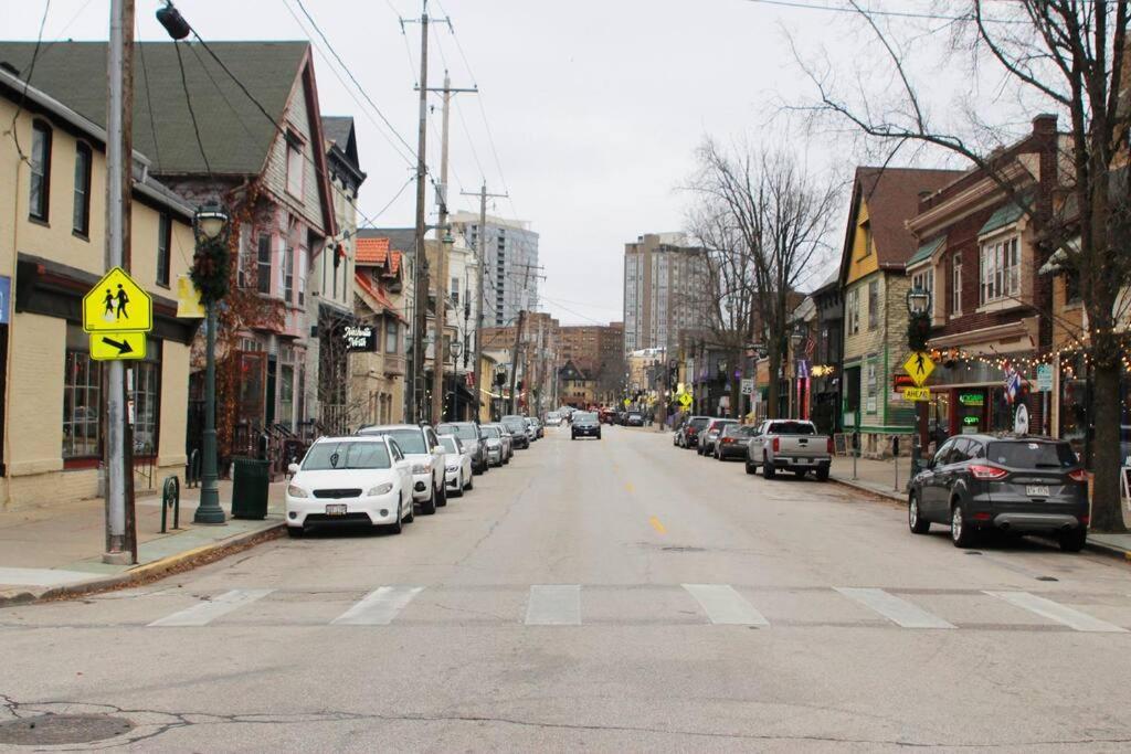 Renovated Brady St. Classic Milwaukee Exterior photo